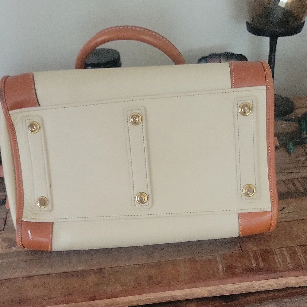 Dooney & Bourke-style Cream and Tan Leather Satchel Dr Bag